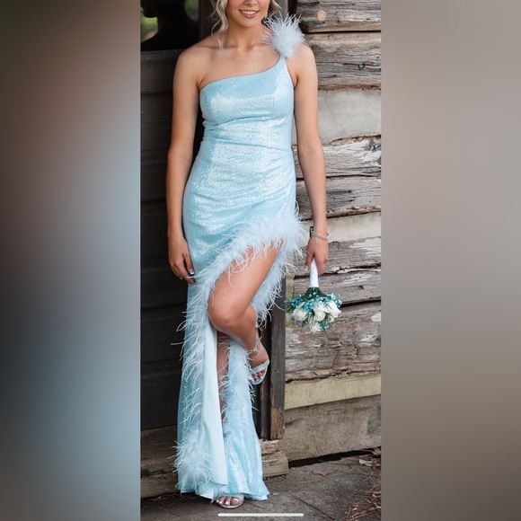 🪩LIGHT BLUE PROM DRESS🪩 - Picture 3 of 4